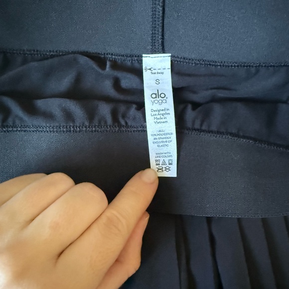 ALO Yoga pleated skort - Picture 7 of 8